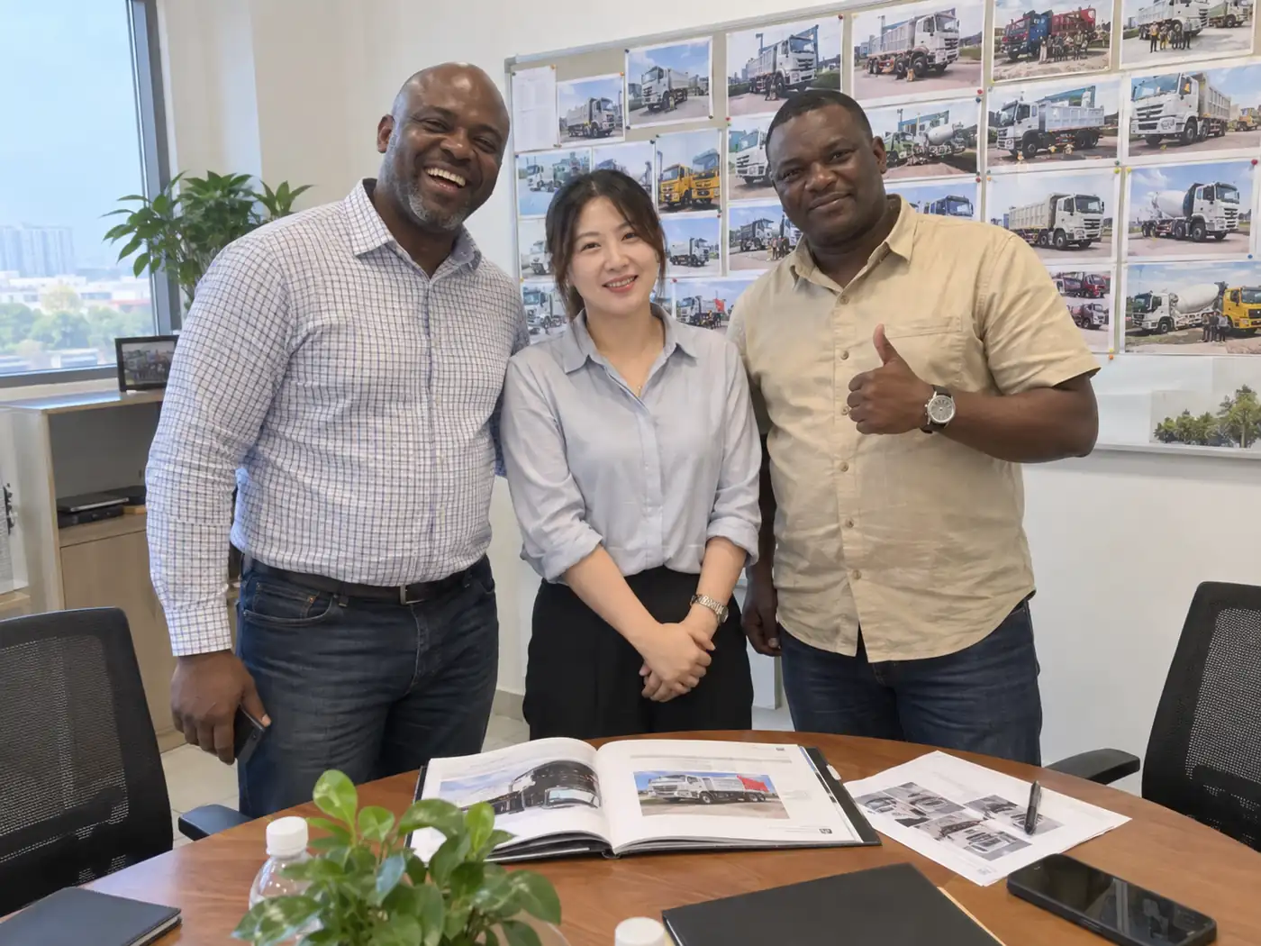 International customers meeting with the Recheng team in the office